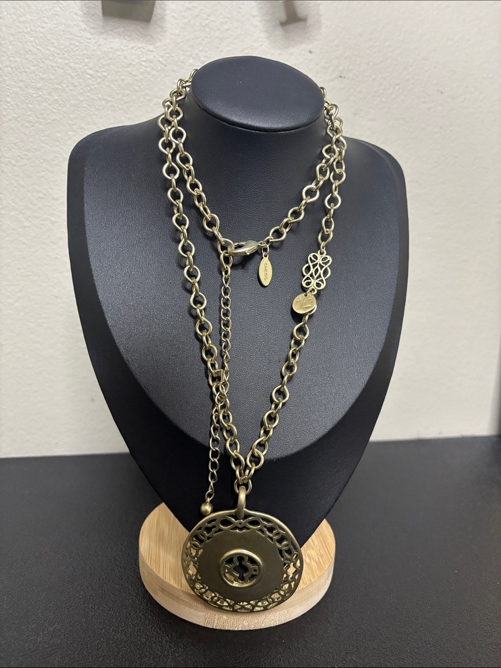 Chico’s Elegant Long Good Tone Chain Round Pendant Necklace